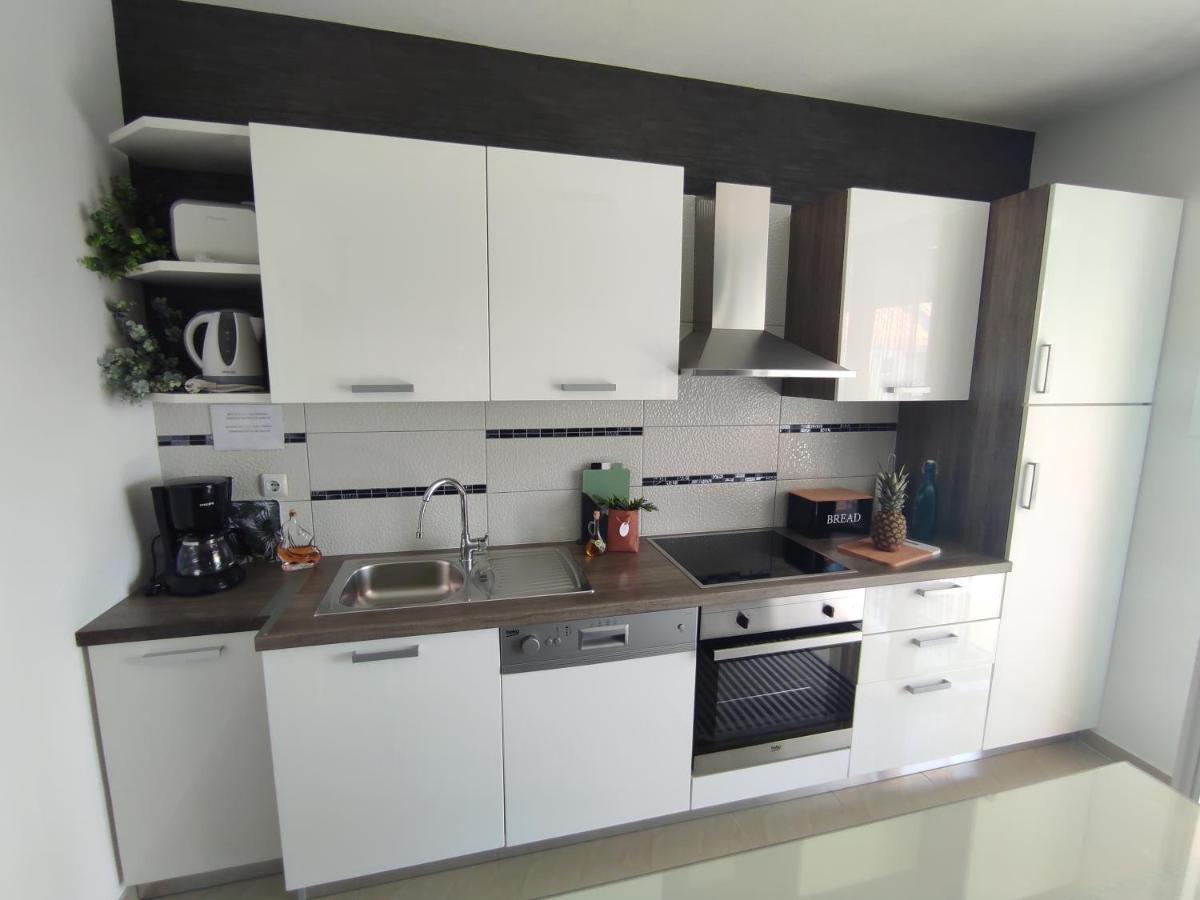 Apartment Zunabovic โตรกีร์ ภายนอก รูปภาพ