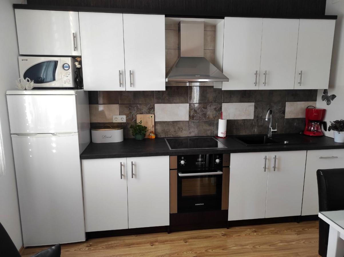 Apartment Zunabovic โตรกีร์ ภายนอก รูปภาพ