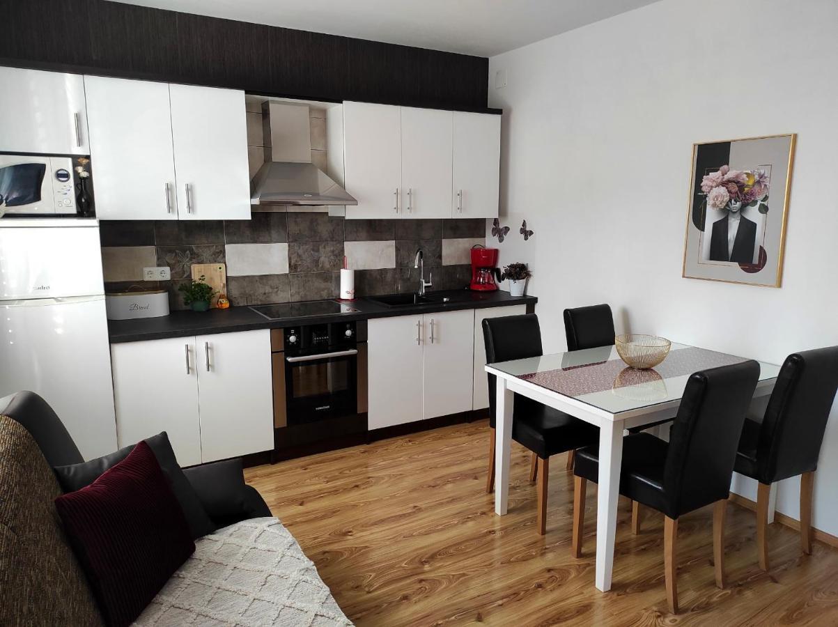 Apartment Zunabovic โตรกีร์ ภายนอก รูปภาพ